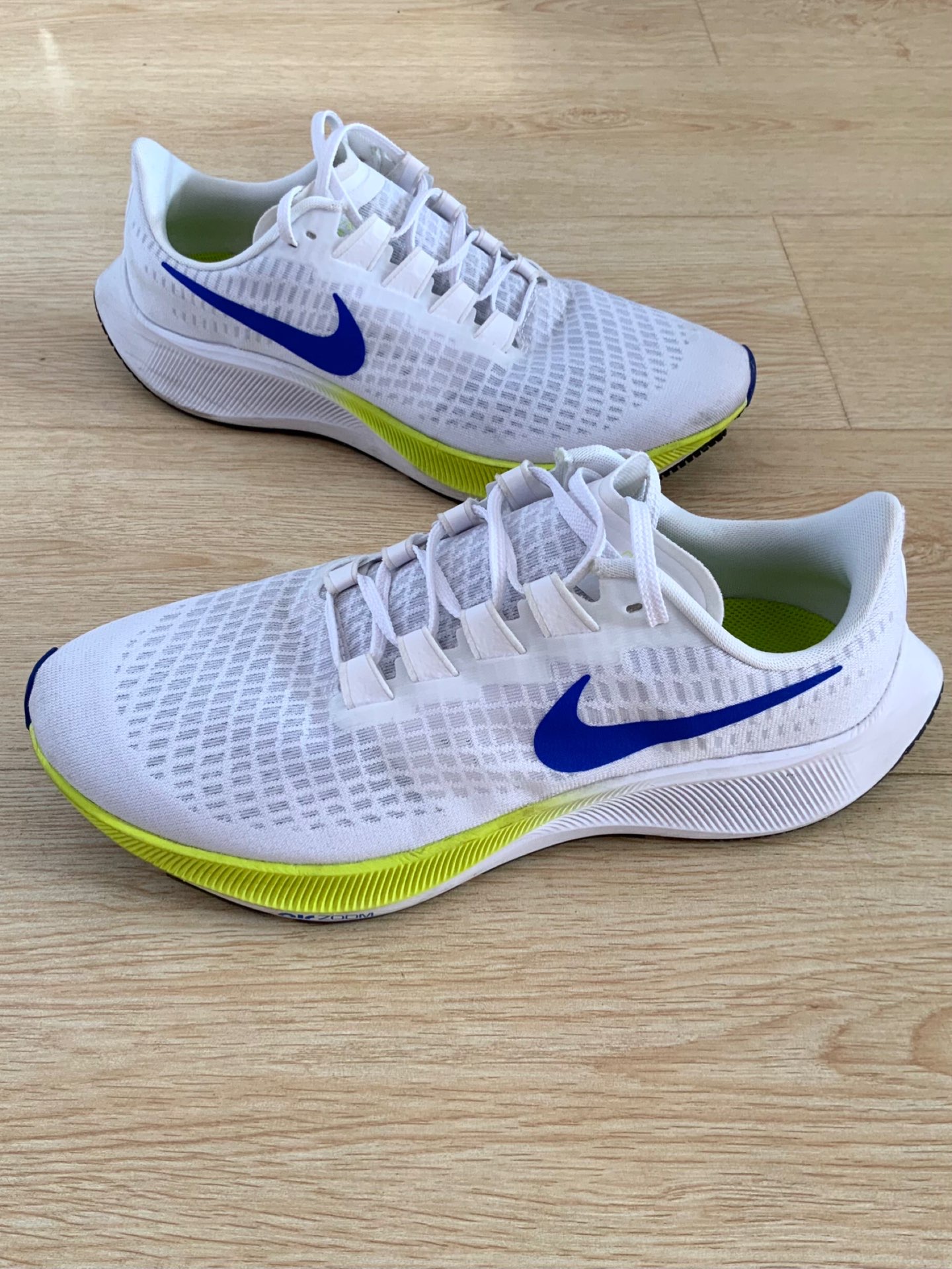 Nike AIR ZOOM PEGASUS 37 White Green Blue review alexis 03