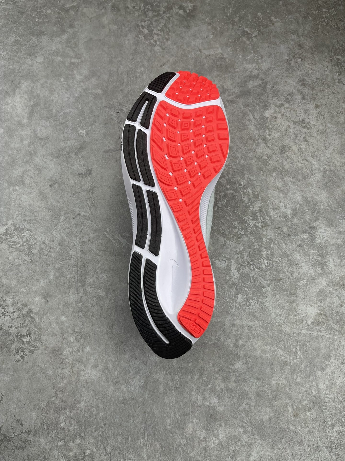 Nike AIR ZOOM PEGASUS 37 Grey Blue Red Mandarin Duck review Isabella 01