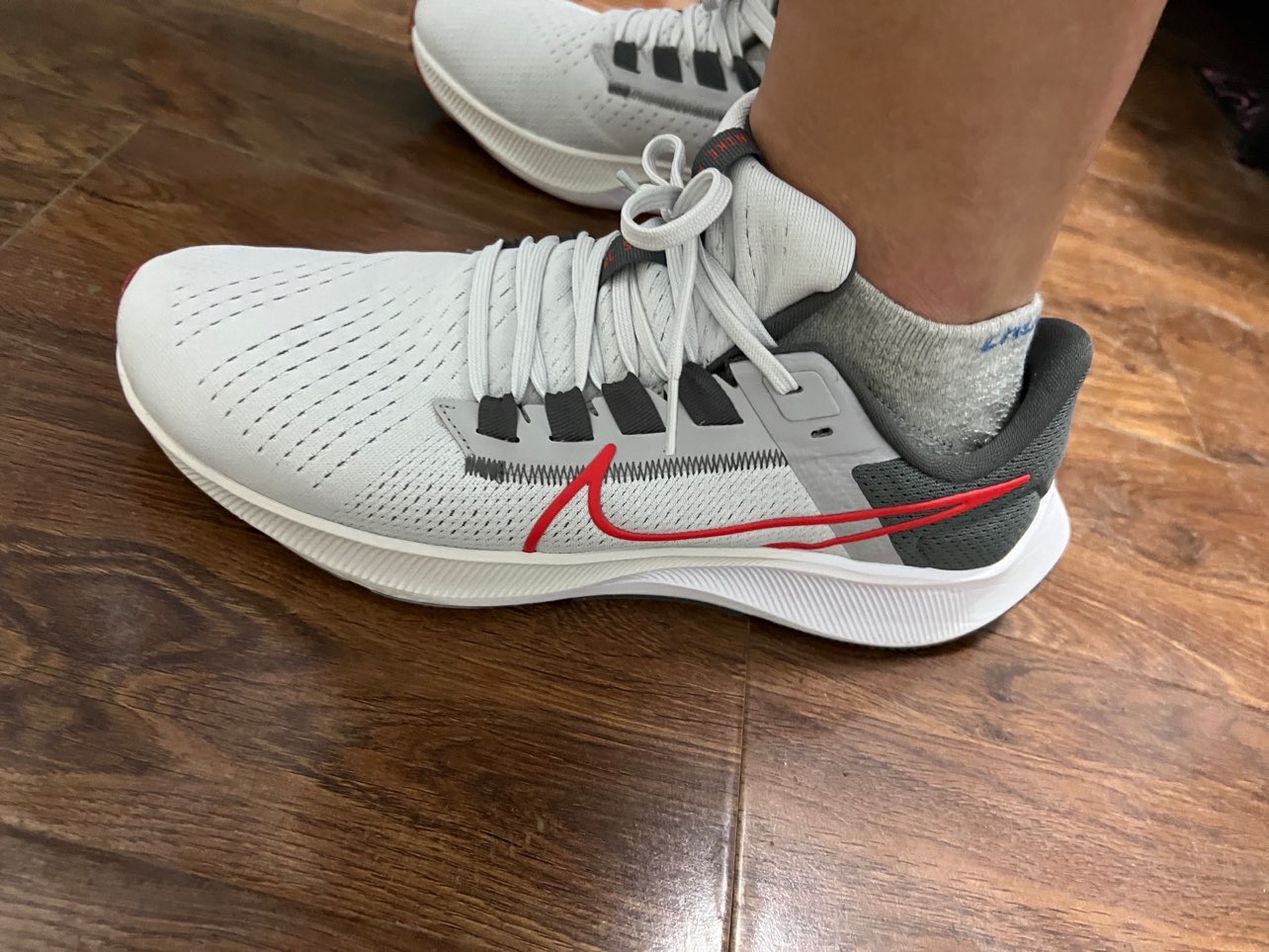 Nike AIR ZOOM PEGASUS 38 Black Gray Red review Laura 02