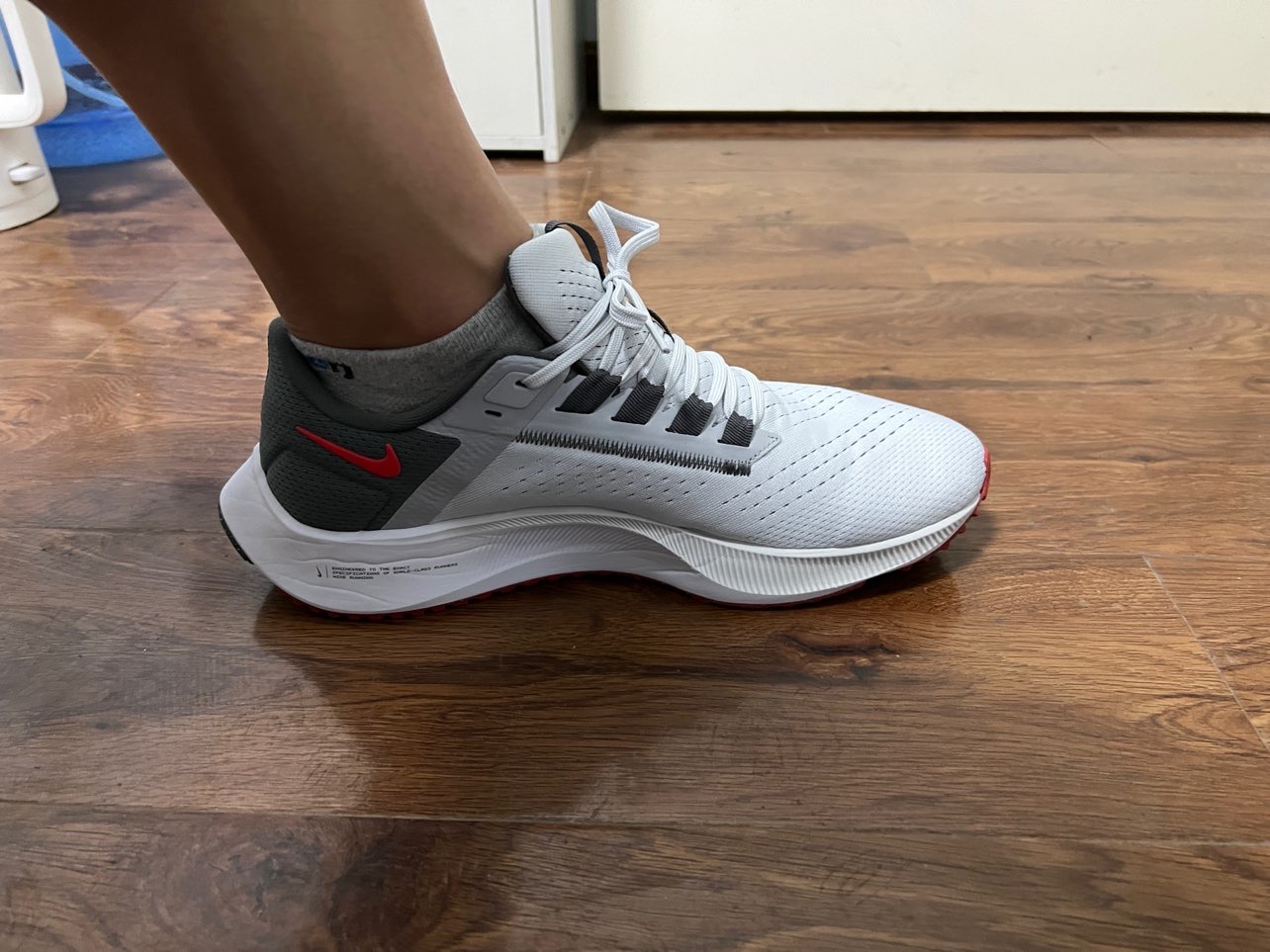 Nike AIR ZOOM PEGASUS 38 Black Gray Red review Laura 01