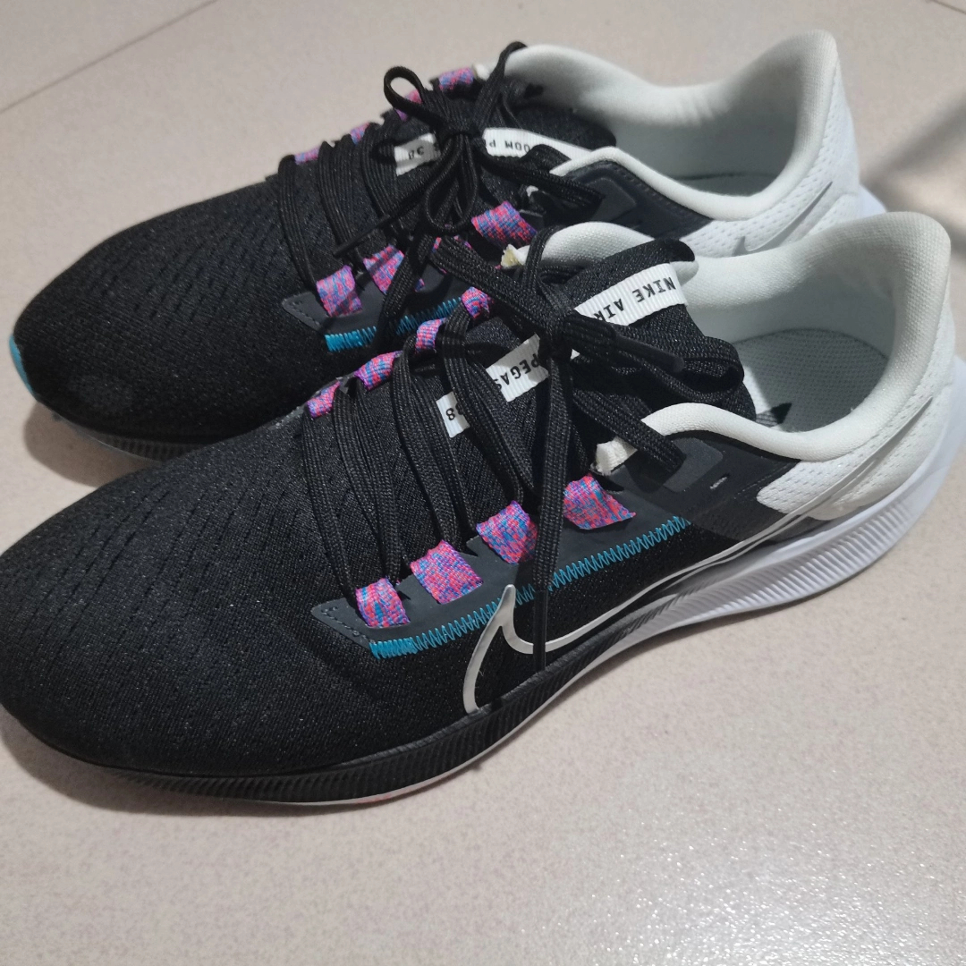 Nike AIR ZOOM PEGASUS 38 Black And White Blue review Emma 01