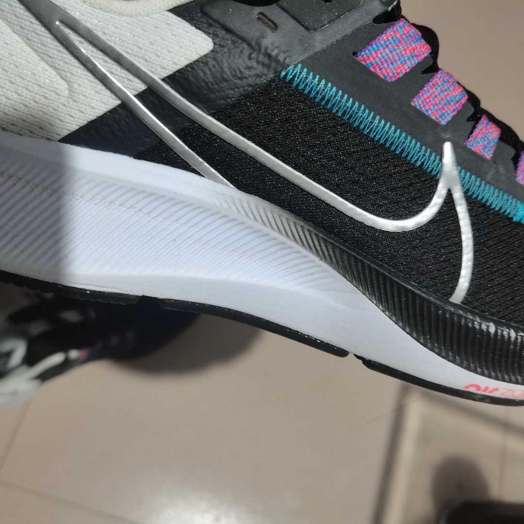 Nike AIR ZOOM PEGASUS 38 Black And White Blue review Emma 04