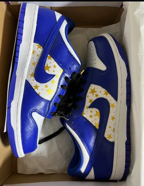 OG Supreme x Nike SB Dunk Low “Hyper Royal” review 