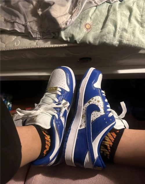 OG Supreme x Nike SB Dunk Low “Hyper Royal” review 
