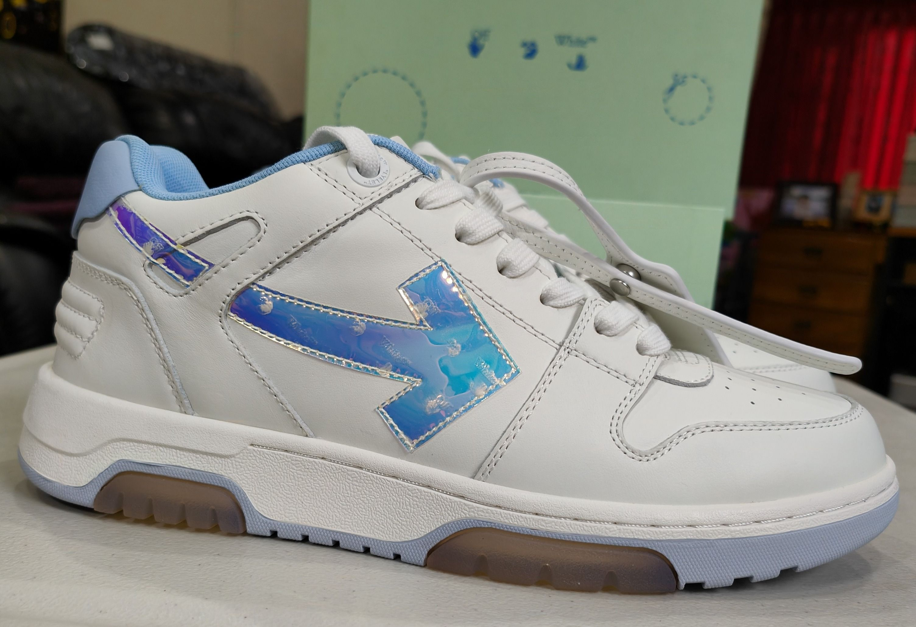 OFF-WHITE Out Of Blue White Blue Discoloration review M. Pizá 01