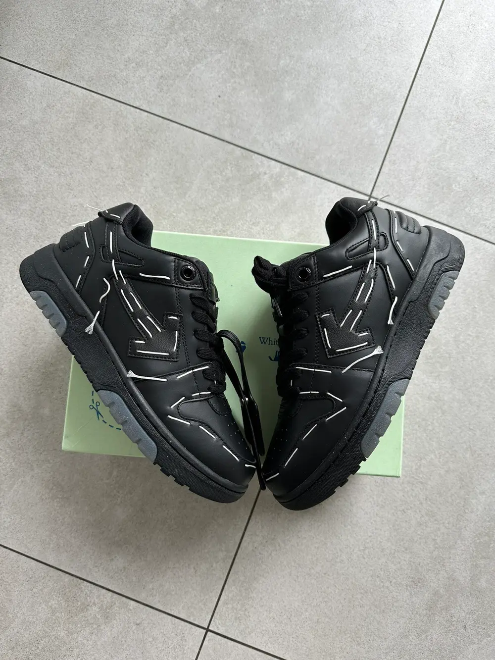 OFF-WHITE Out Of Black White Line review Allison 01