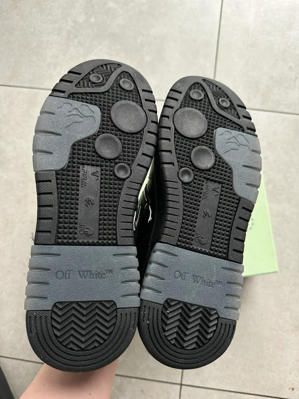 OFF-WHITE Out Of Black White Line review Allison 02
