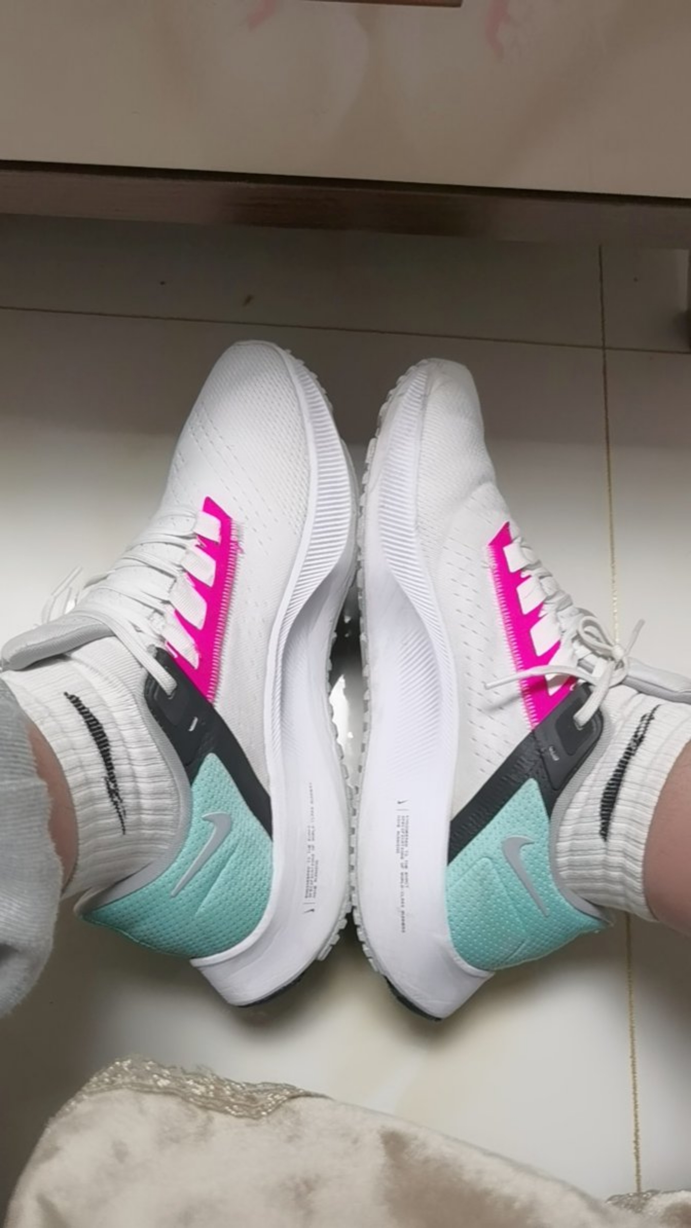Nike AIR ZOOM PEGASUS 38 White Pink Green review Luke 01