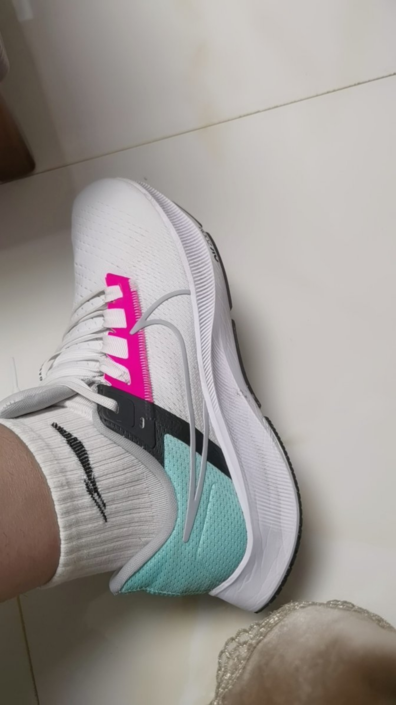 Nike AIR ZOOM PEGASUS 38 White Pink Green review Luke 02