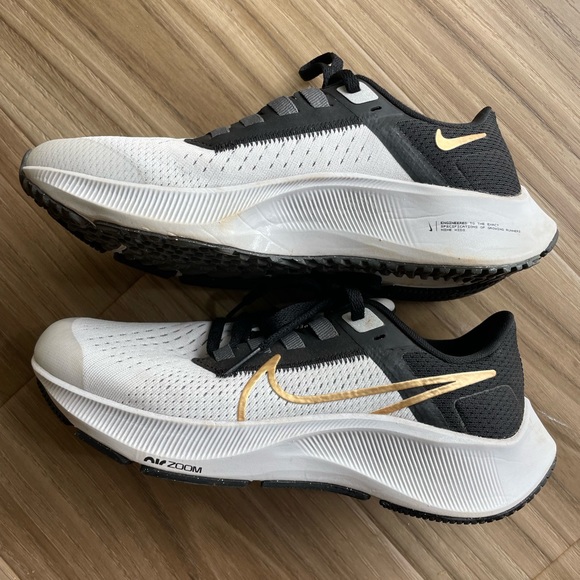 Nike AIR ZOOM PEGASUS 38 Grey Black Gold review Emma 03