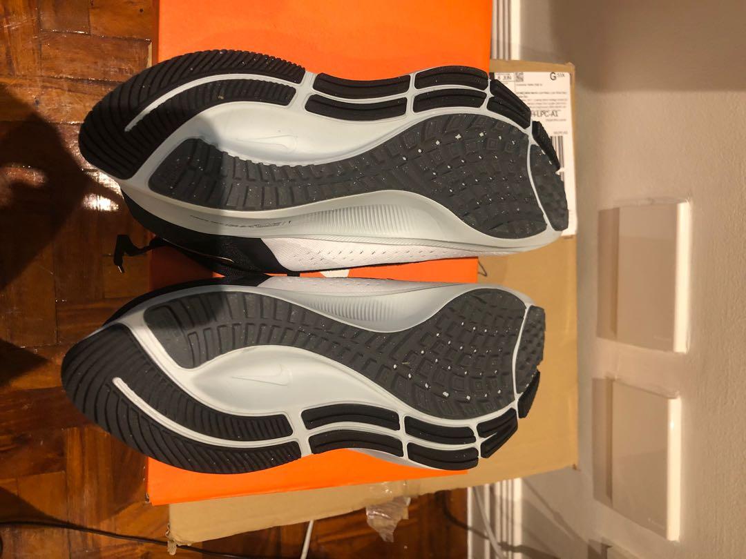 Nike AIR ZOOM PEGASUS 38 Grey Black Gold review Nicole 01