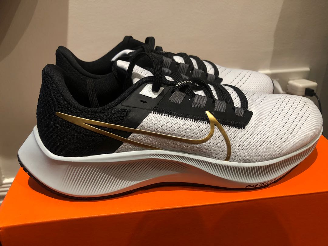 Nike AIR ZOOM PEGASUS 38 Grey Black Gold review Nicole 03