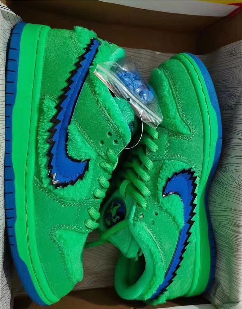 OG Grateful Dead x Nike SB Dunk Low “Green Bear” review alawadhi