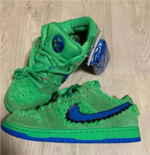OG Grateful Dead x Nike SB Dunk Low “Green Bear” review 