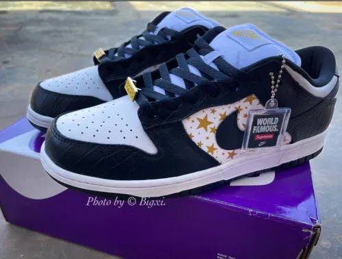 OG Supreme x Nike SB Dunk Low “Black Stars” review 