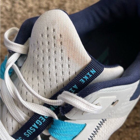 Nike AIR ZOOM PEGASUS 38 White Blue Tail review Victoria 01