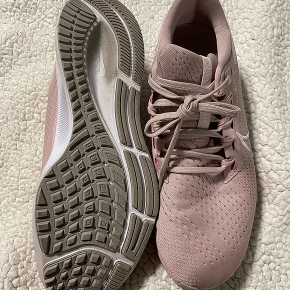 Nike AIR ZOOM PEGASUS 38 Pink White review Adam 01