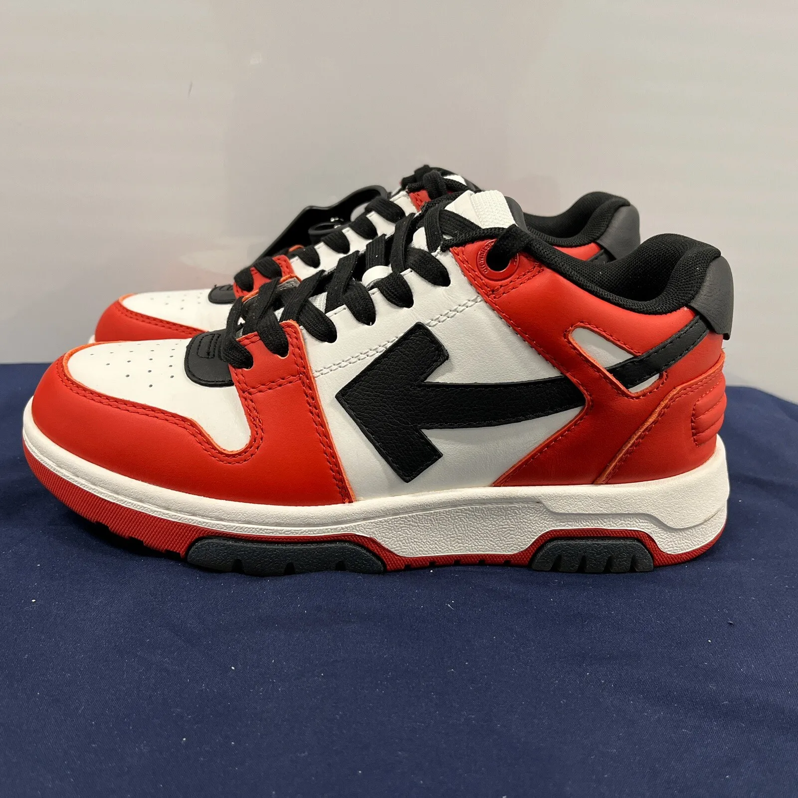 OFF-WHITE Out Of Office White, red, and Black review Nallely 01