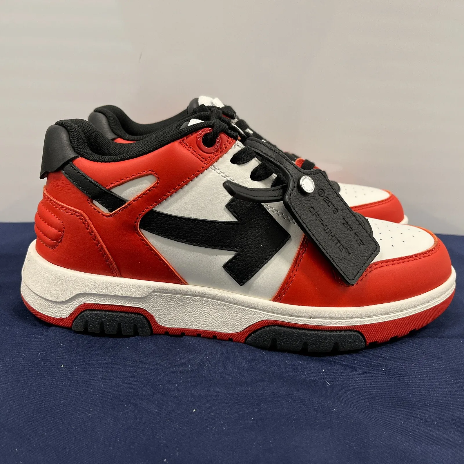 OFF-WHITE Out Of Office White, red, and Black review Nallely 03