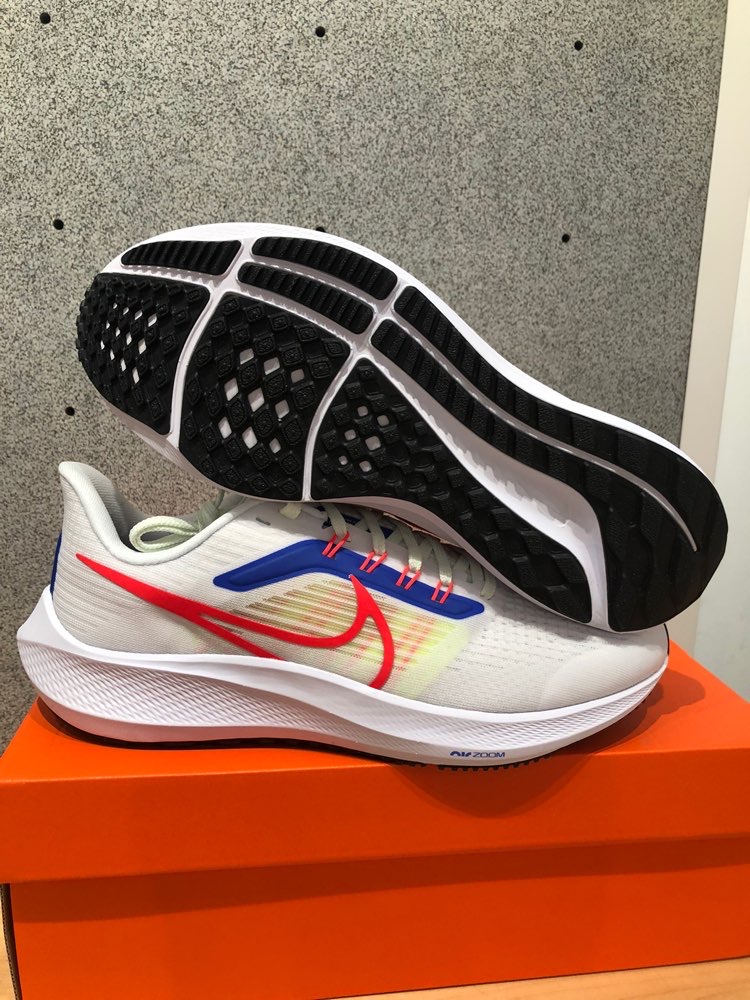 Nike Air Zoom Pegasus 39 White Blue Red-7 review Kevin 01