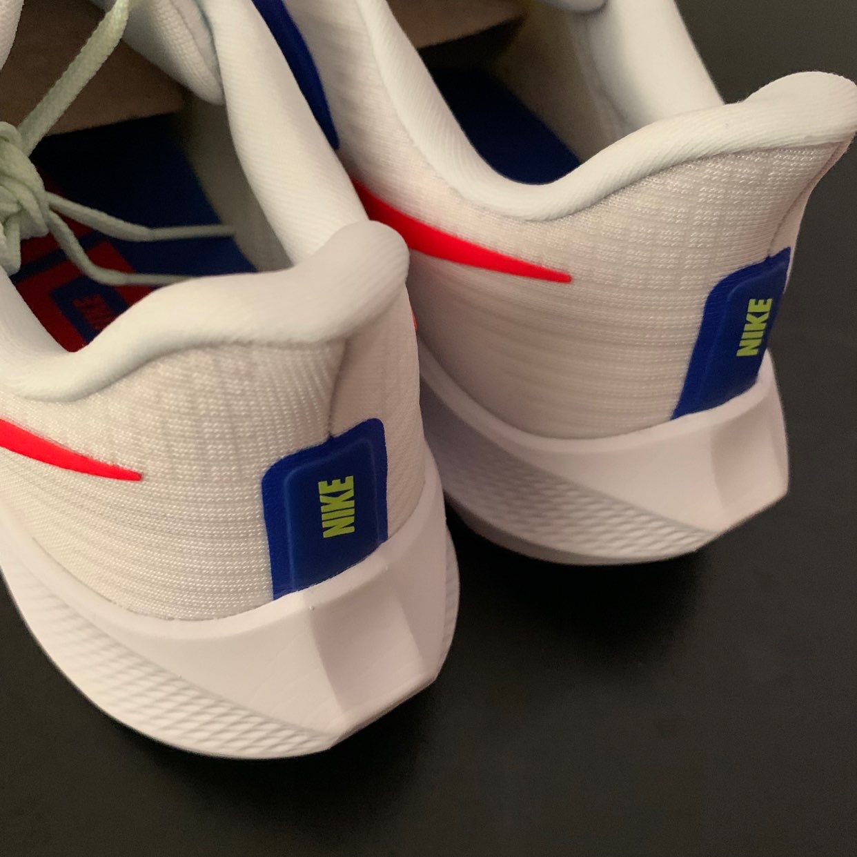Nike Air Zoom Pegasus 39 White Blue Red-7 review Emily 02