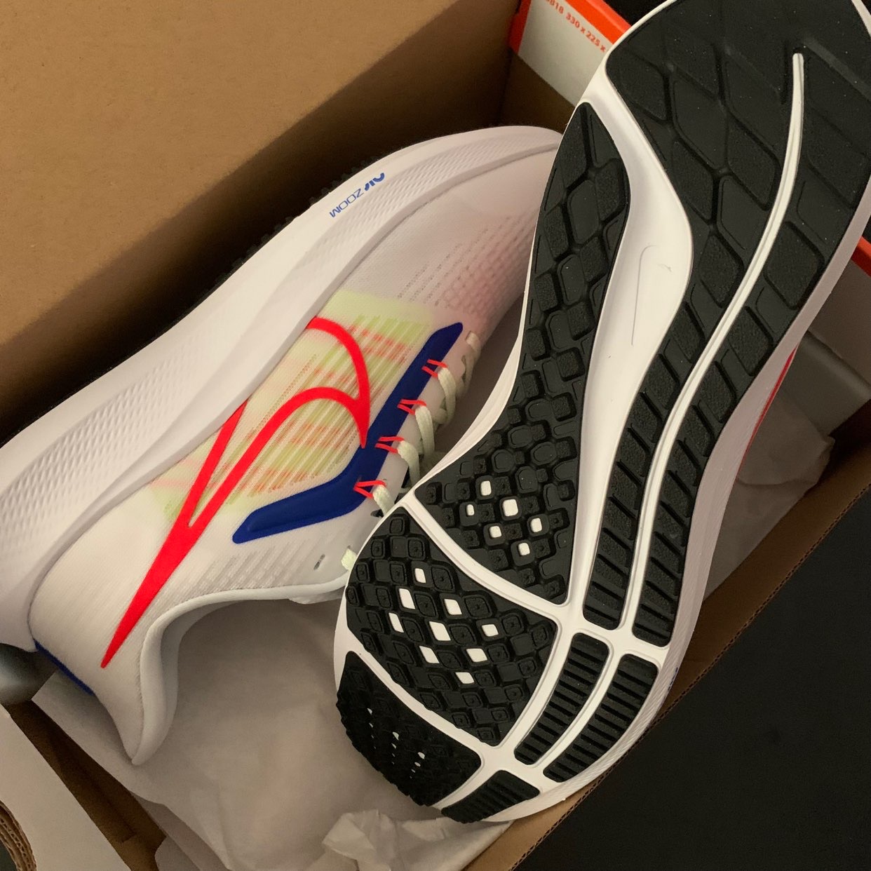 Nike Air Zoom Pegasus 39 White Blue Red-7 review Emily 03