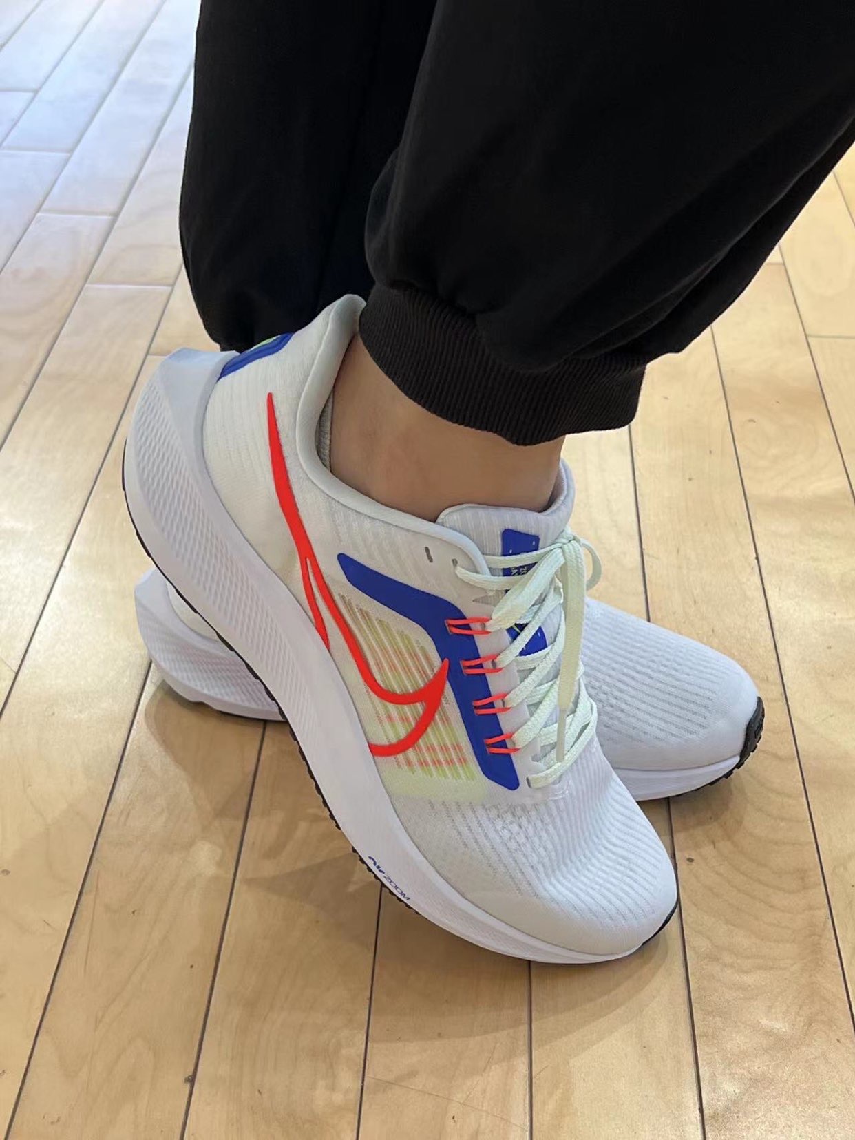Nike Air Zoom Pegasus 39 White Blue Red-7 review Thomas 03