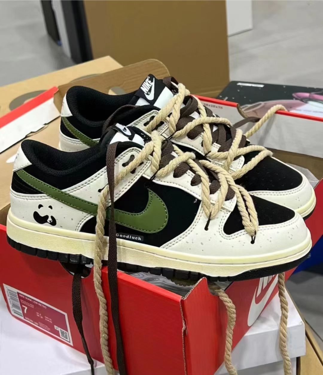 Nike Dunk Low Neon Little Panda review Alliss
