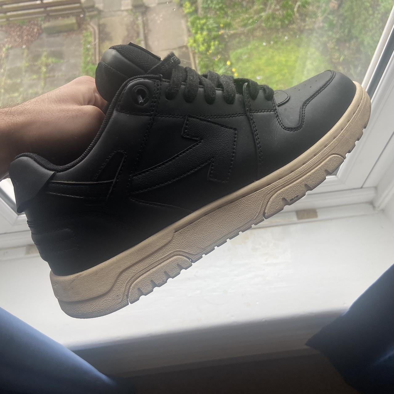 OFF-WHITE Out Of White White Black Round Head review Jenna 02