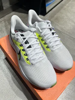 Nike Air Zoom Pegasus 39 Barely White yellow review Charlotte 03
