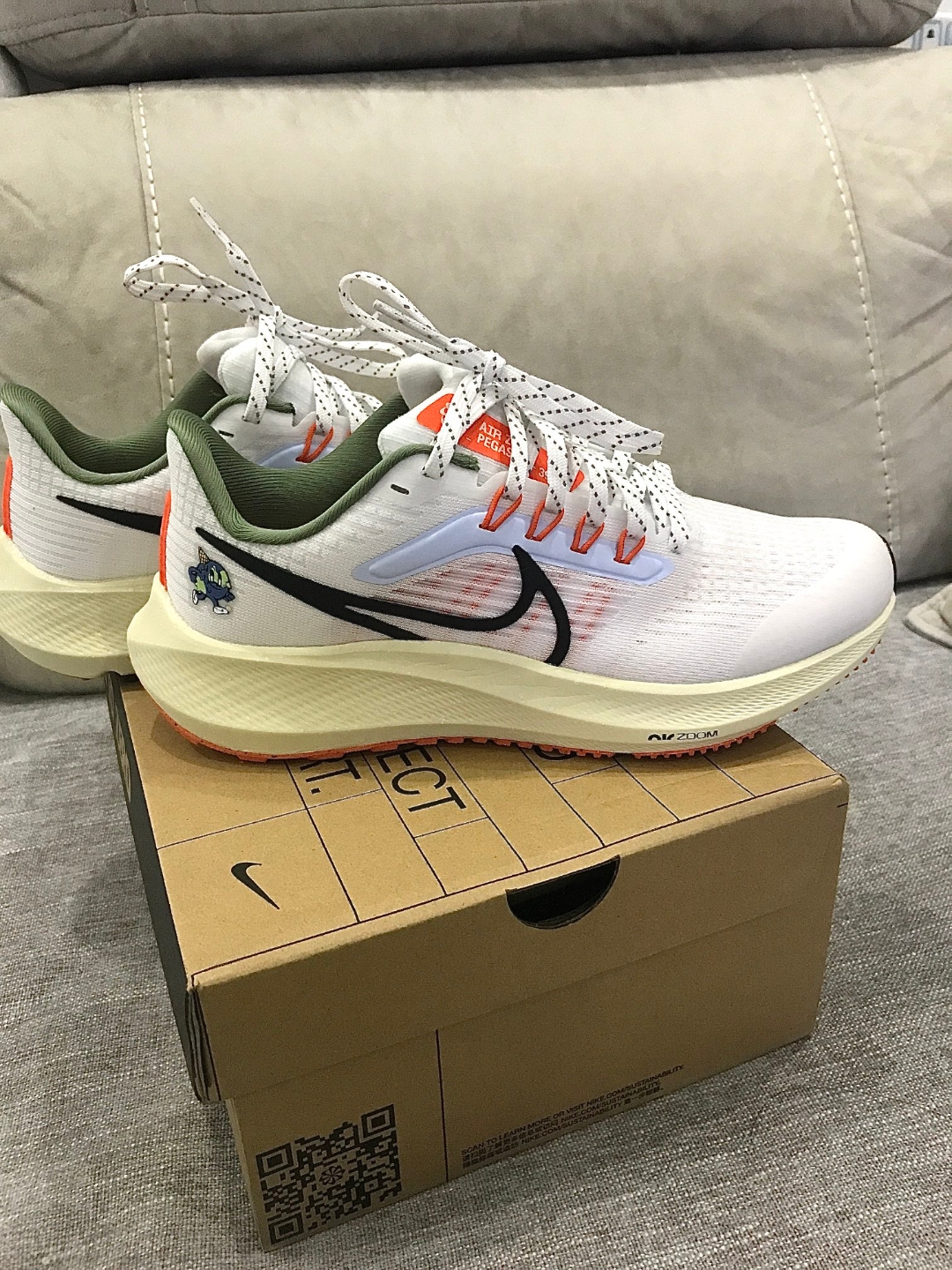 Nike Air Zoom Pegasus 39 Barely White Pink Blue review Logan 01