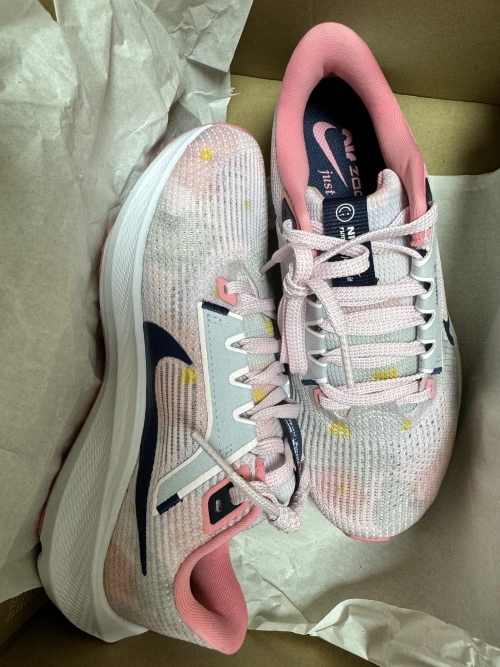 Nike Air Zoom Pegasus 40 Black Honey Peach review 