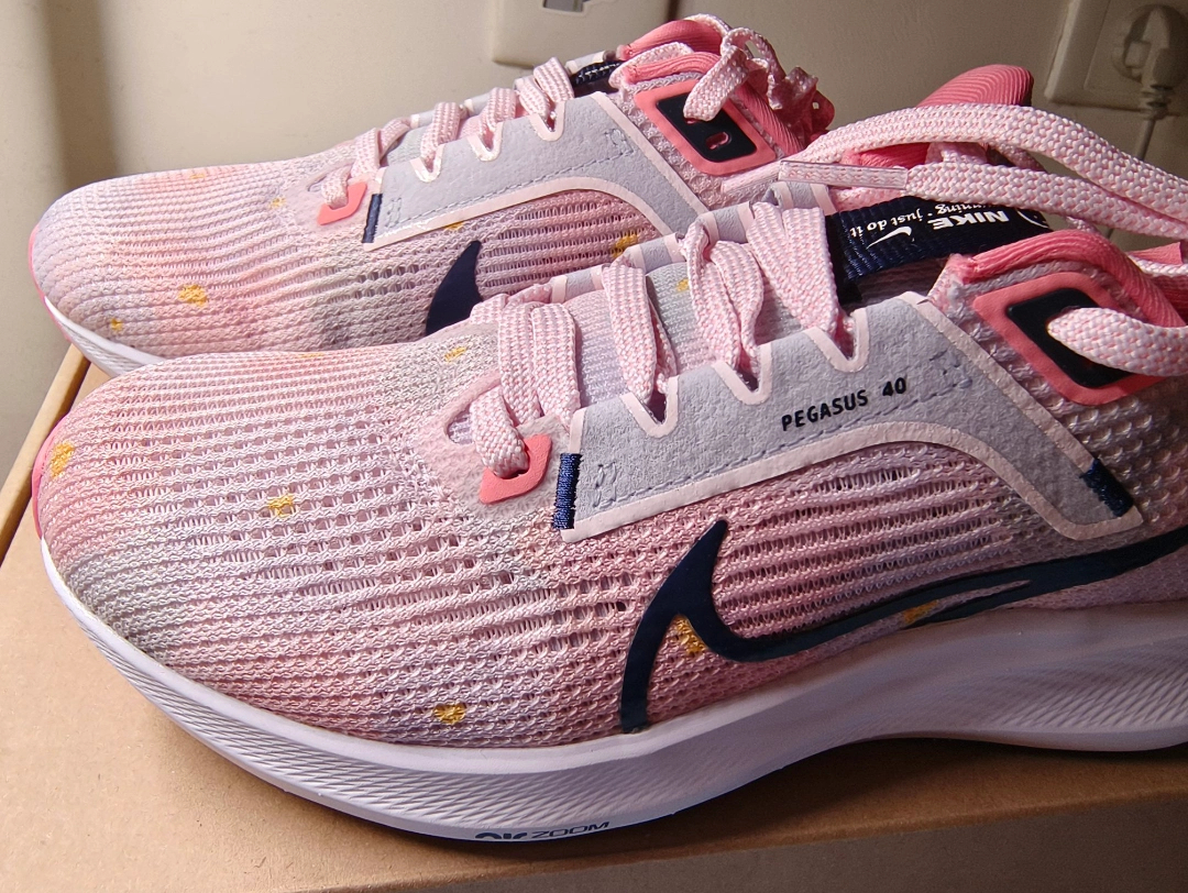 Nike Air Zoom Pegasus 40 Black Honey Peach review Pat 01