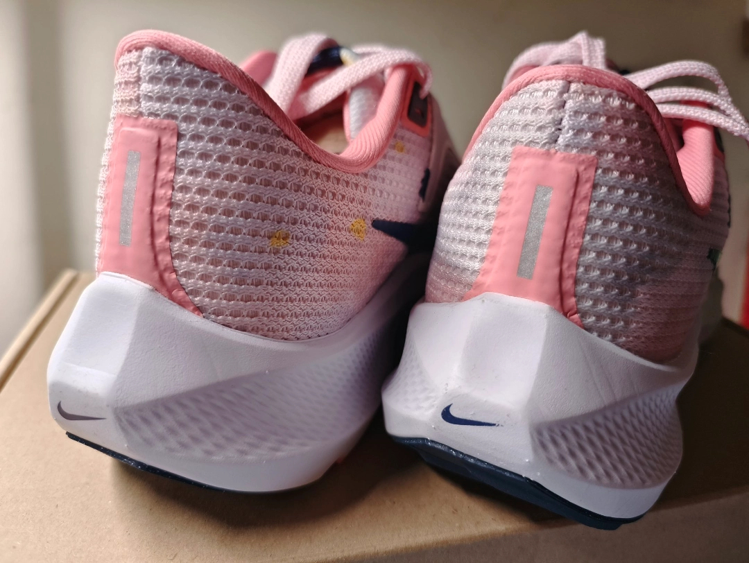 Nike Air Zoom Pegasus 40 Black Honey Peach review Pat 02