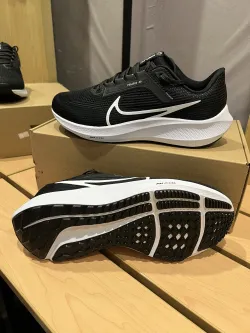 Nike Air Zoom Pegasus 40 Black And White review Drew 01