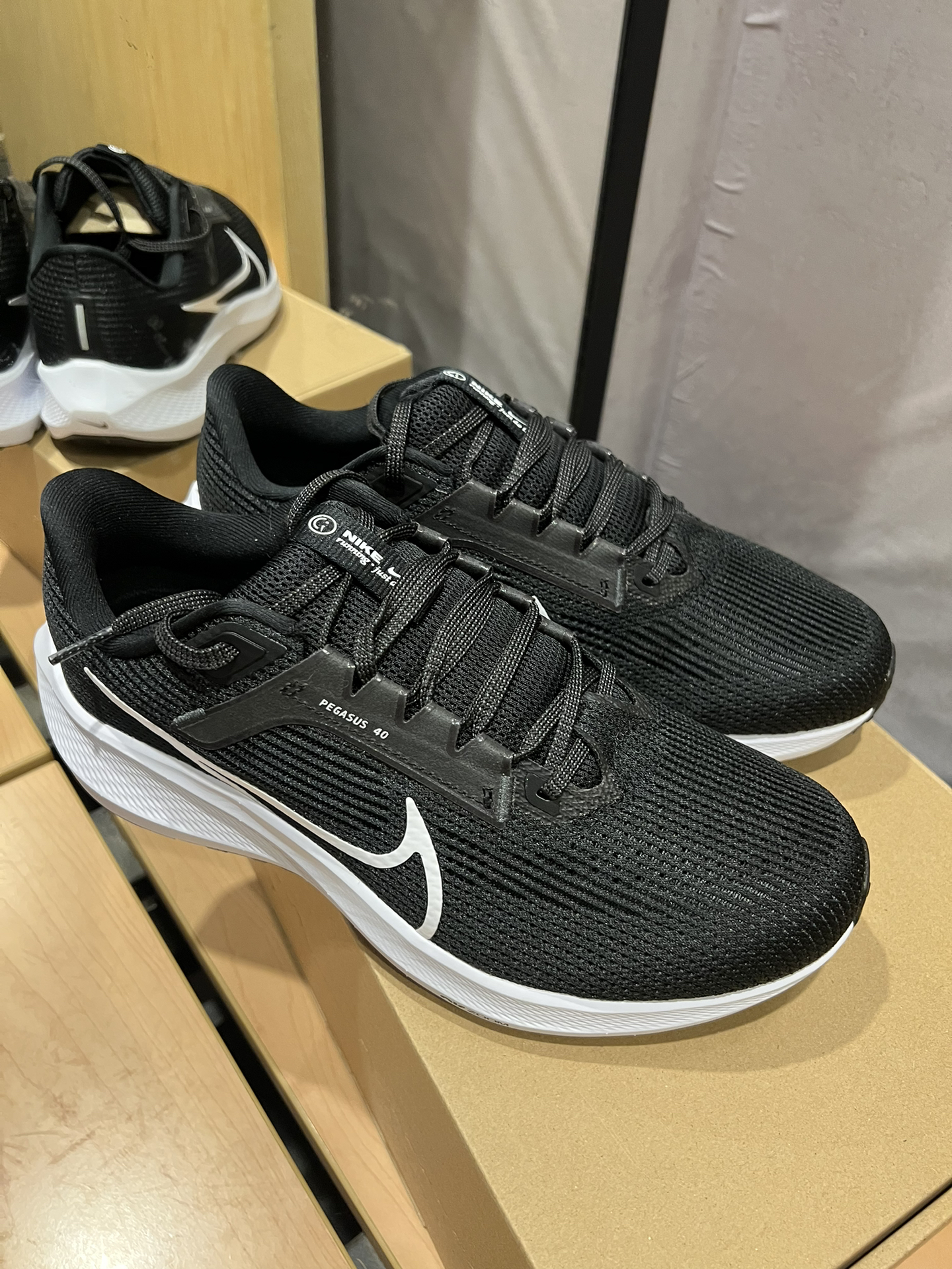 Nike Air Zoom Pegasus 40 Black And White review Drew 05