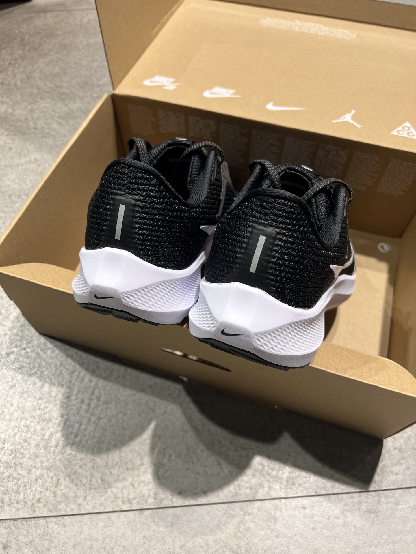 Nike Air Zoom Pegasus 40 Black And White review Kendall 03