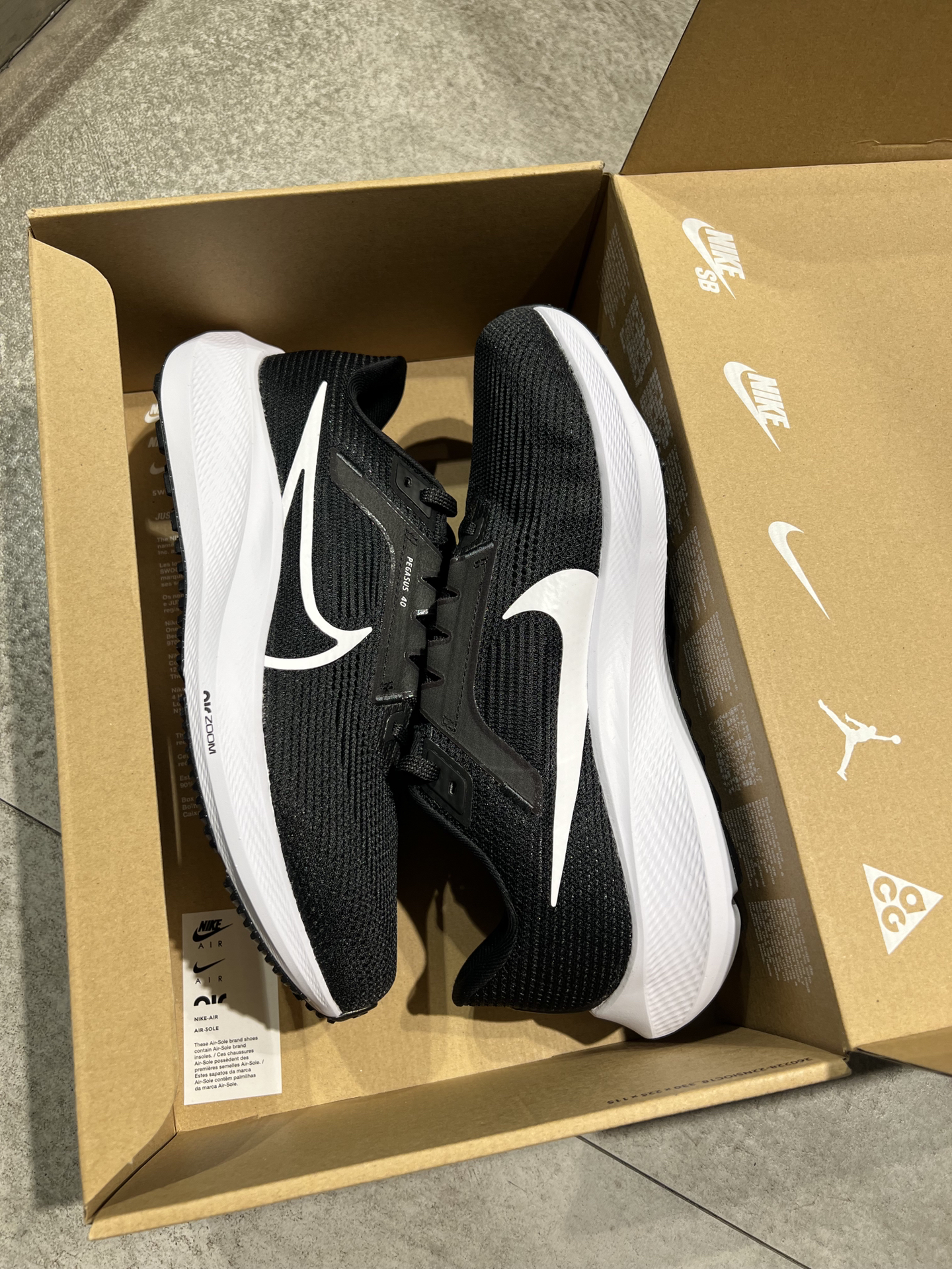 Nike Air Zoom Pegasus 40 Black And White review Kendall 04