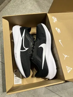 Nike Air Zoom Pegasus 40 Black And White review Kendall 04