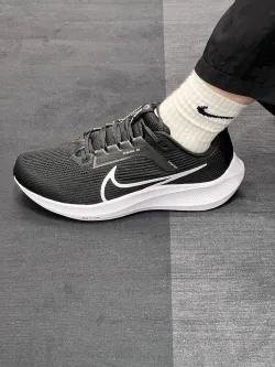 Nike Air Zoom Pegasus 40 Black And White review Jordan 02
