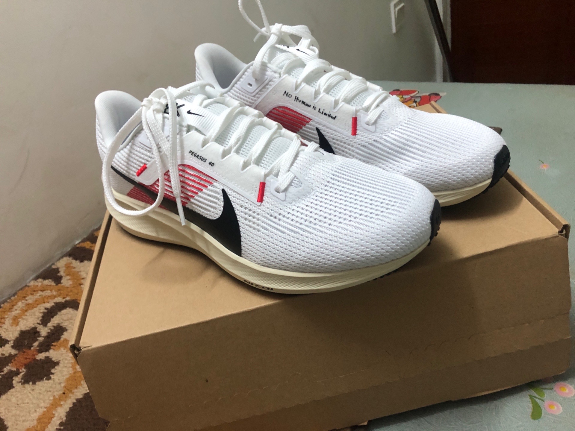 Nike Air Zoom Pegasus 40 Red, white, and black review Pat