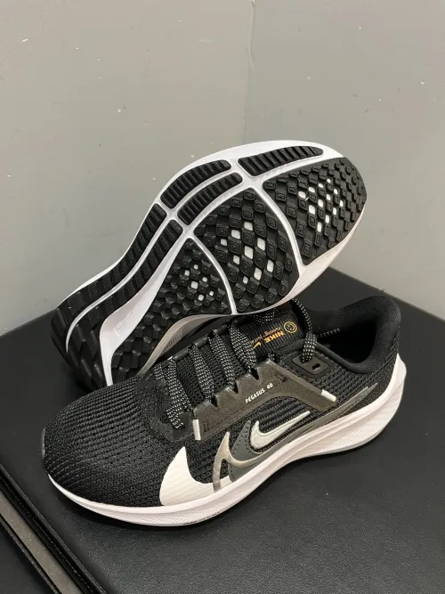 Nike Air Zoom Pegasus 40 Black and White Three Hooks review 