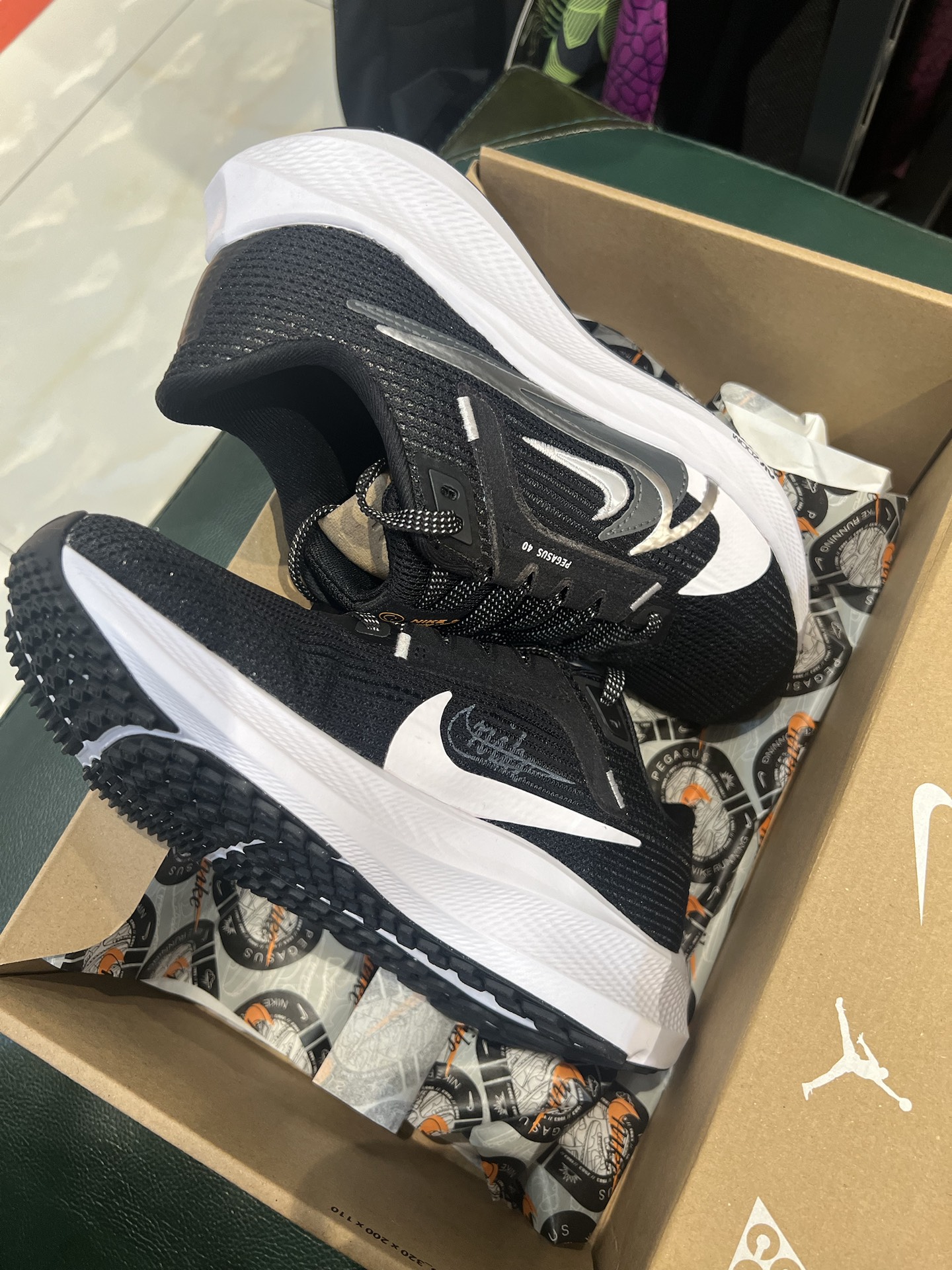 Nike Air Zoom Pegasus 40 Black and White Three Hooks review Jordan 01