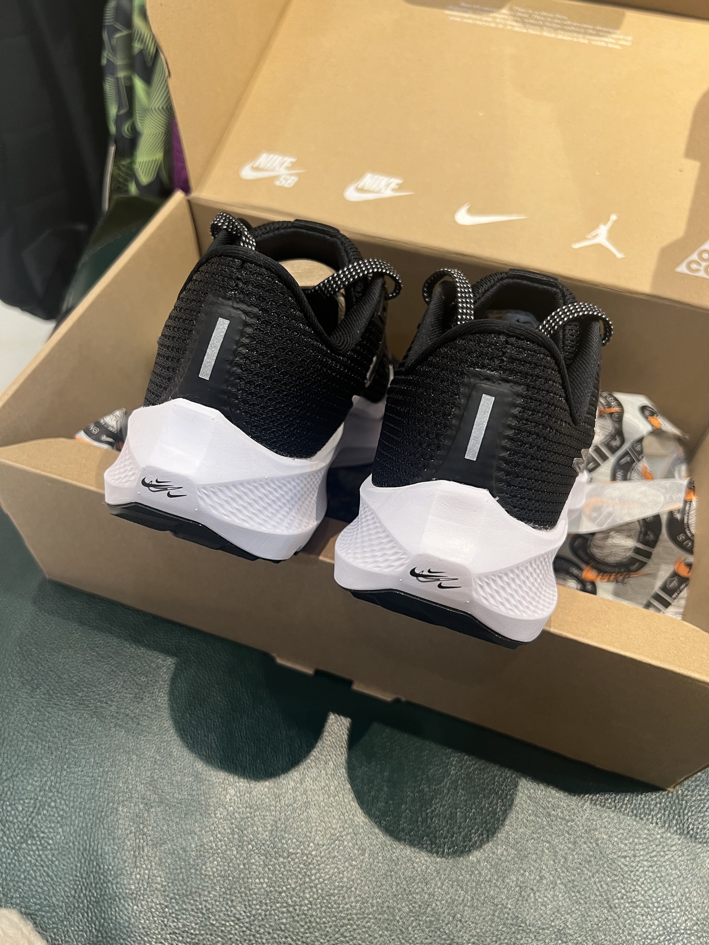 Nike Air Zoom Pegasus 40 Black and White Three Hooks review Jordan 02