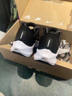 Nike Air Zoom Pegasus 40 Black and White Three Hooks review Jordan 02