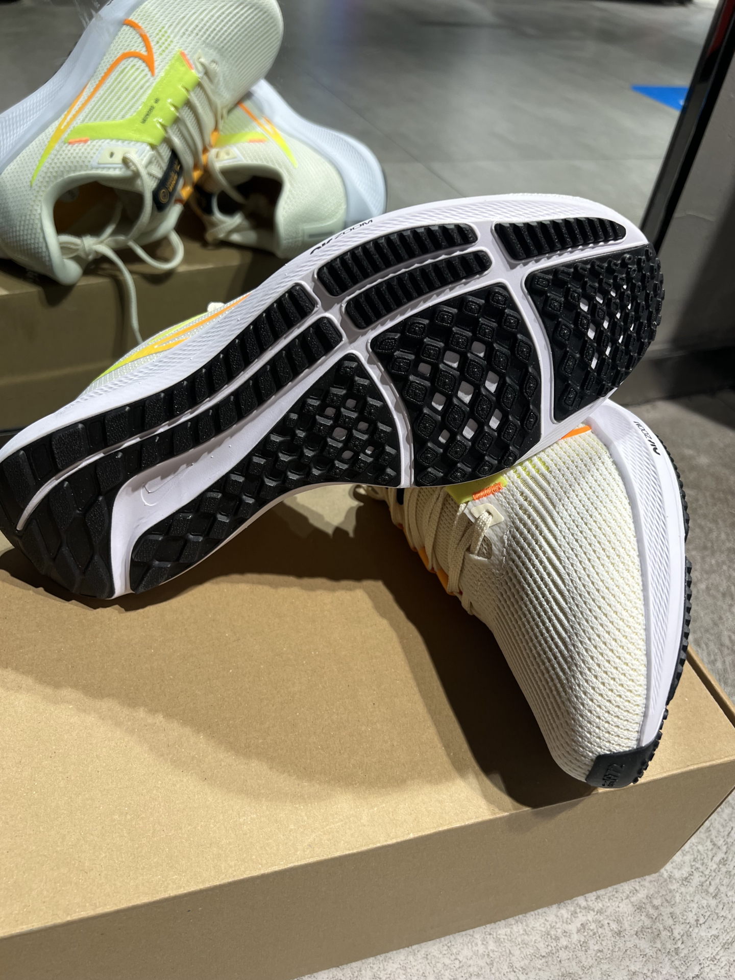 Nike Air Zoom Pegasus 40 White Yellow review Taylor 04