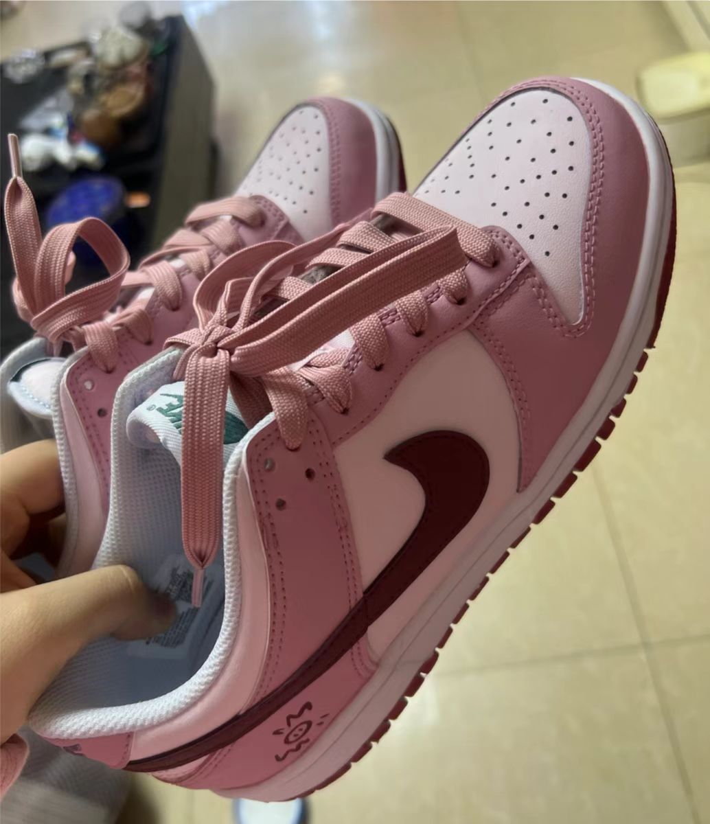 Nike Dunk Low Strawberry Embracing Pig review Kevin
