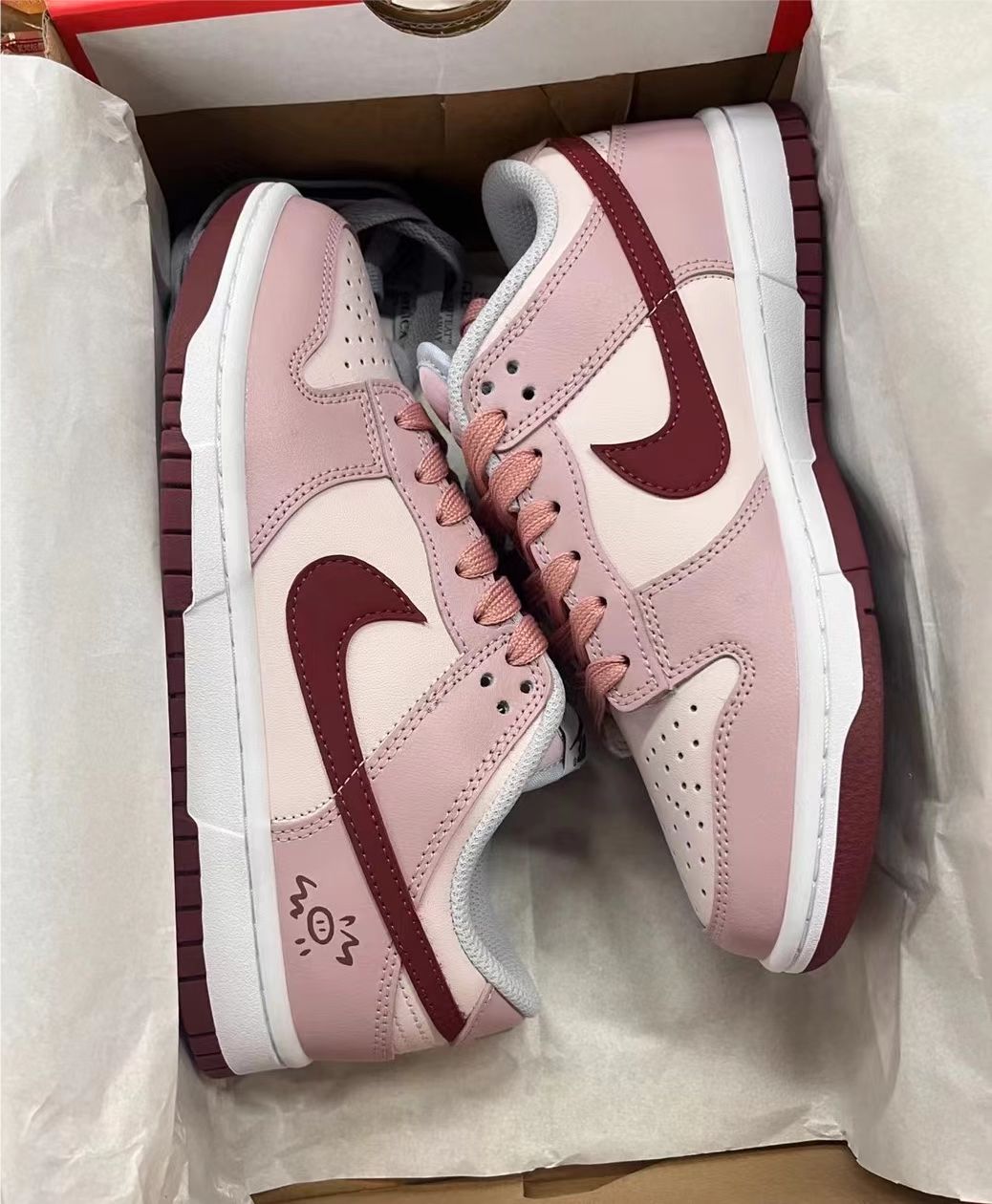 Nike Dunk Low Strawberry Embracing Pig review pelleg