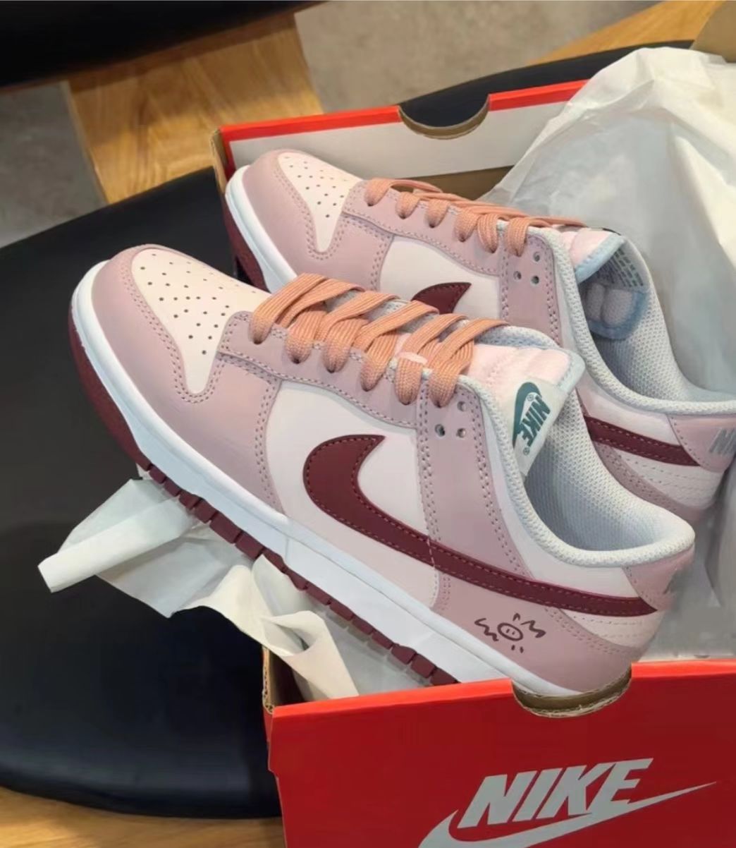 Nike Dunk Low Strawberry Embracing Pig review Roberto B.