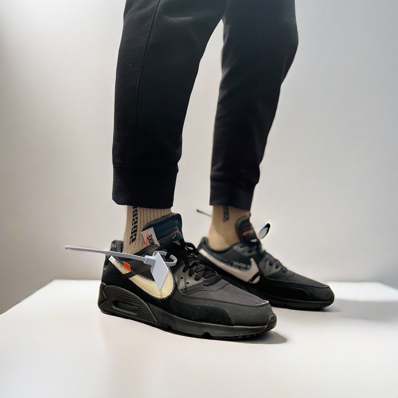 Off-White x Nike Air Max 90 All Black review Kendall